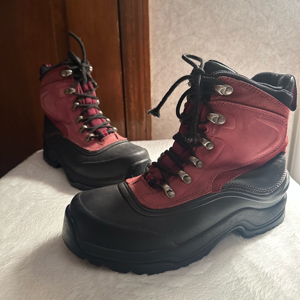 Land’s end Women's All Weather Boots - size 7